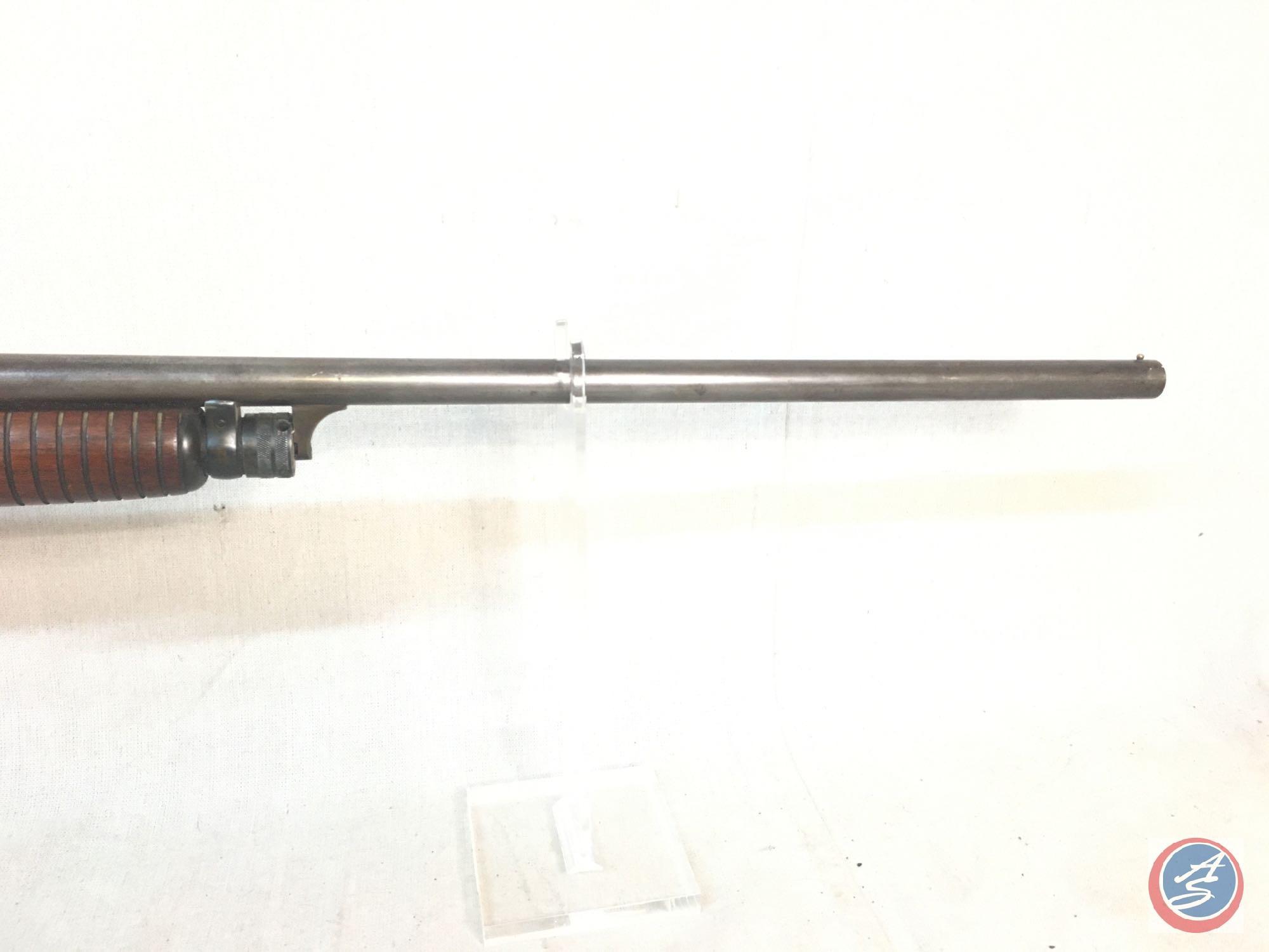 Ithaca. Model:37, Shotgun,16ga,...Featherlight 2 3/4" pump Ser#:524521-4