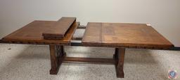 Beautiful Wood Dining Room Table with (2) 12 in Leaves for it, Table approx. measurement is