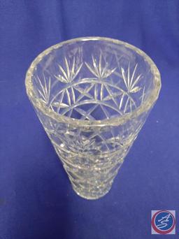 Clear glass vase with diamond pattern. H 10? ...