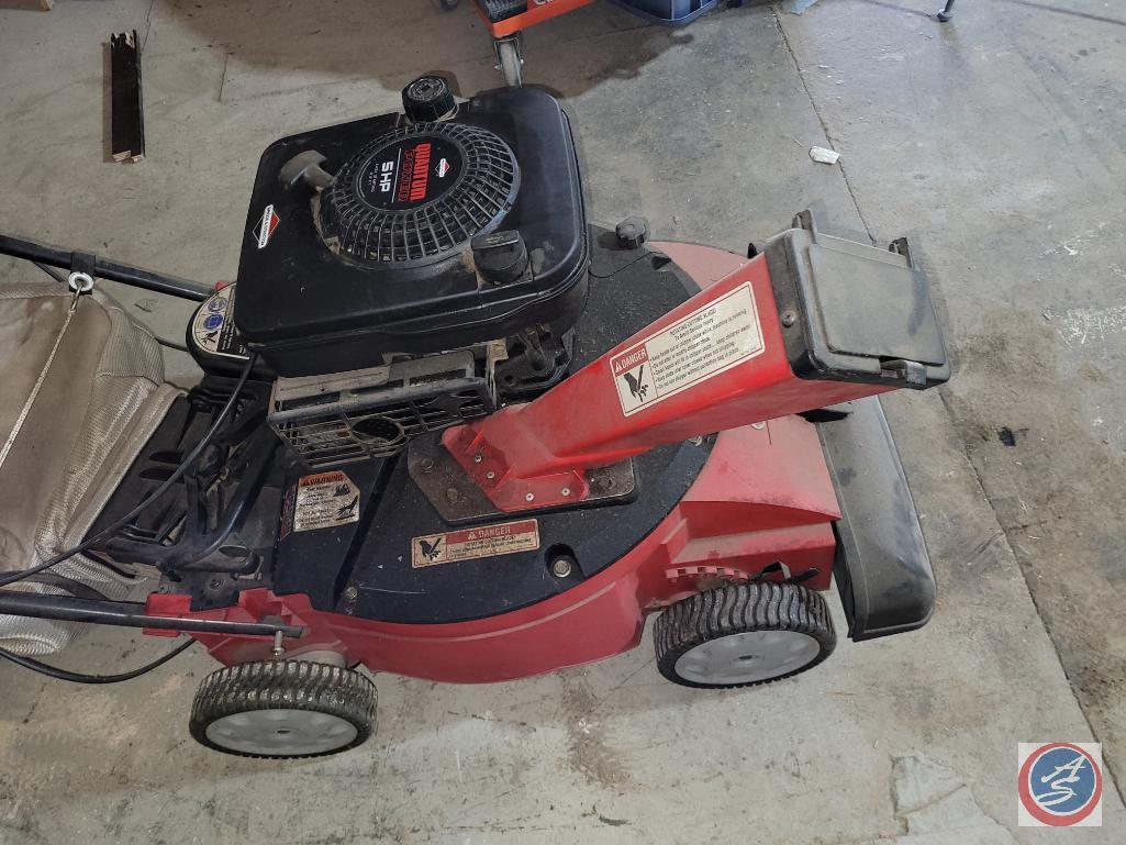 Leaf Vacuum...5hp briggs and Stanton motor... tested and works perfectly