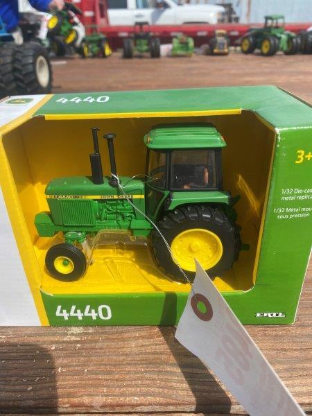 Model John Deere 4440 Tractor