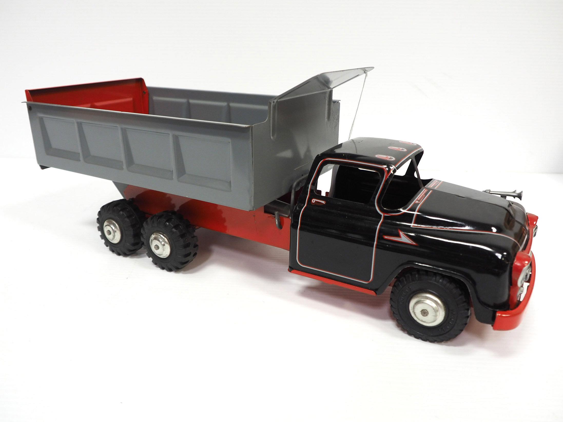 Lumar Hydraulic dump truck