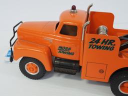 International Moss Towing truck