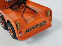 International Moss Towing truck