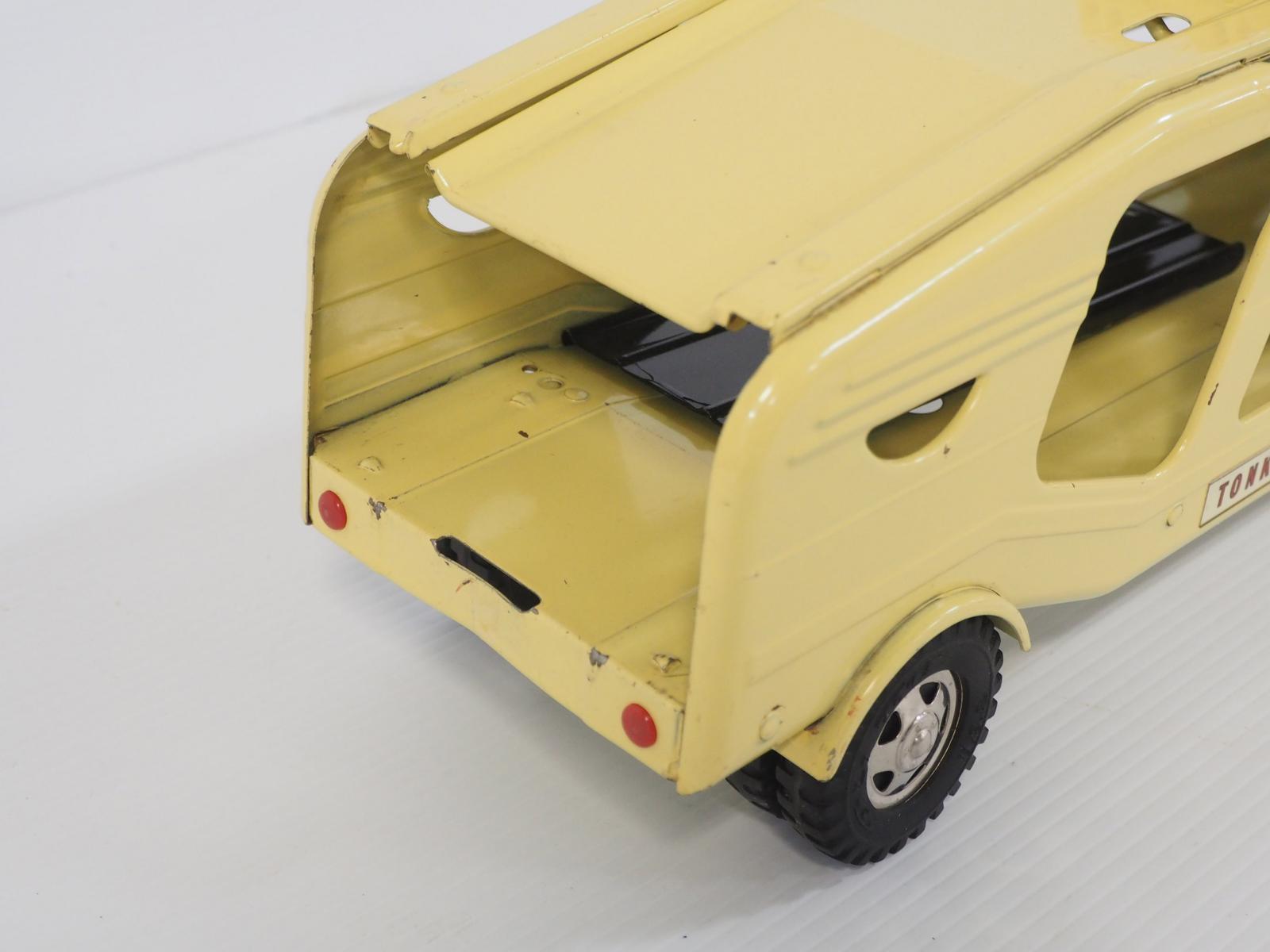 Tonka car carrier with 2 plastic cars