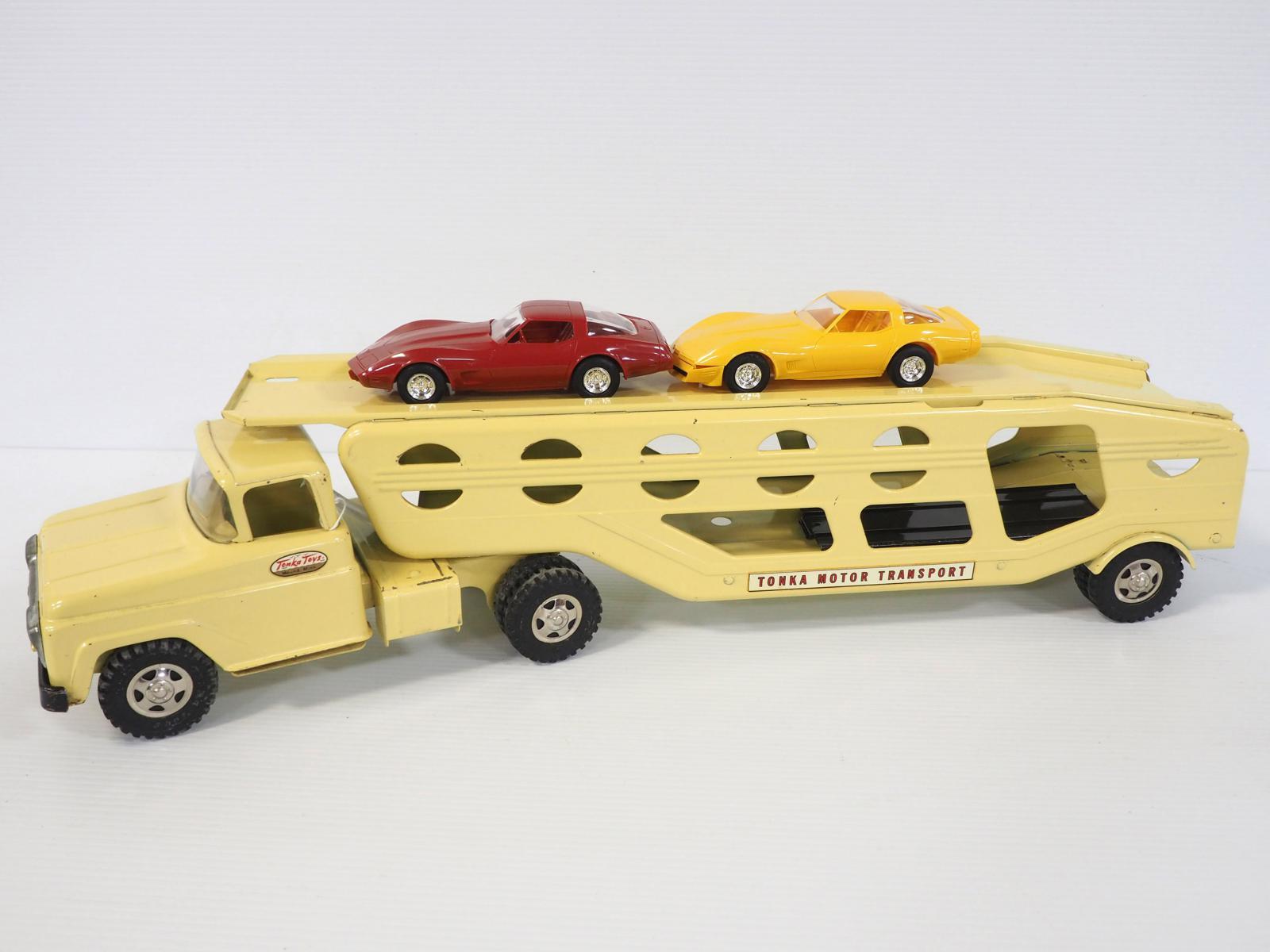 Tonka car carrier with 2 plastic cars