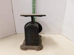 ANTIQUE  24 LB. COLUMBIA FAMILY SCALE