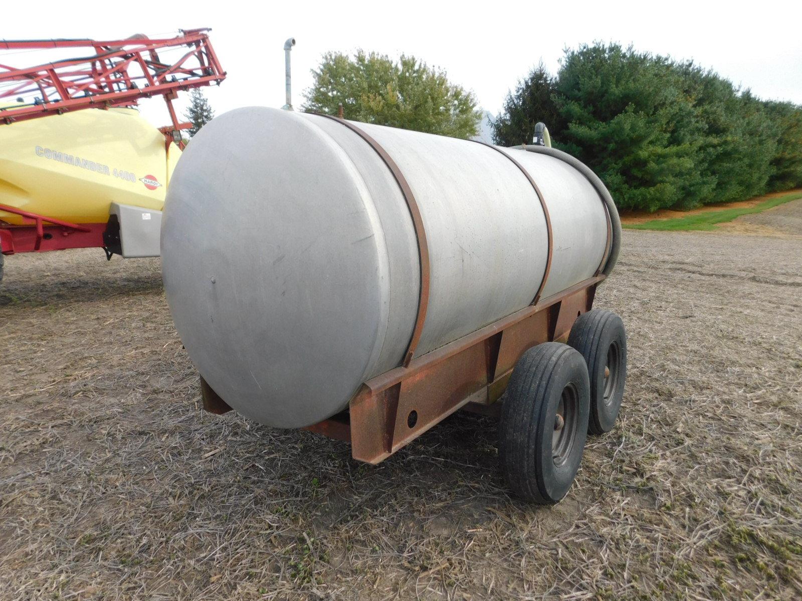 1000 GAL STAINLESS TANK ON TANDEM AXLE TRAILER