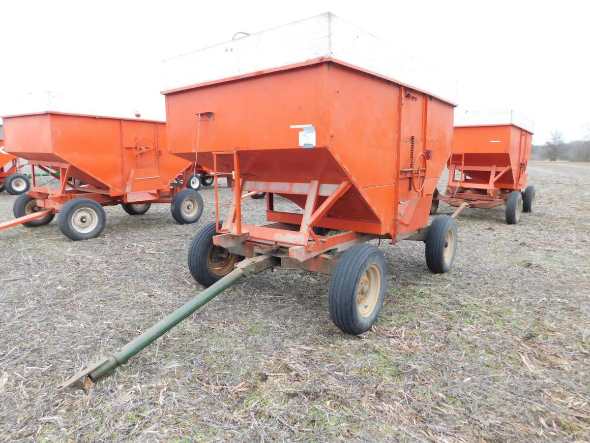 200 BUSHEL GRAVITY WAGON ON GEAR