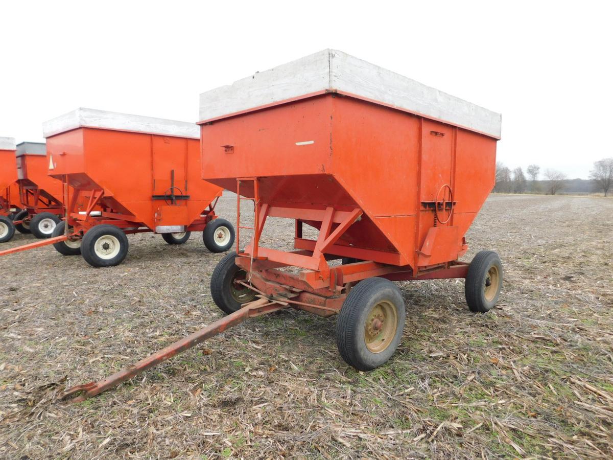 200 BUSHEL GRAVITY WAGON ON GEAR