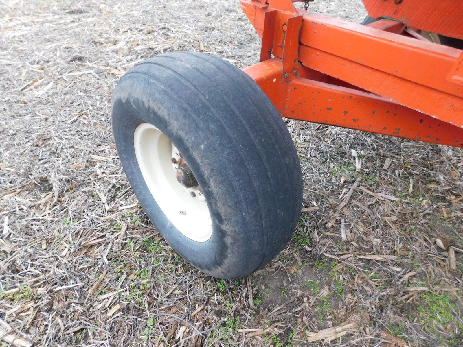 KORY 300 BUSHEL GRAVITY WAGON ON GEAR