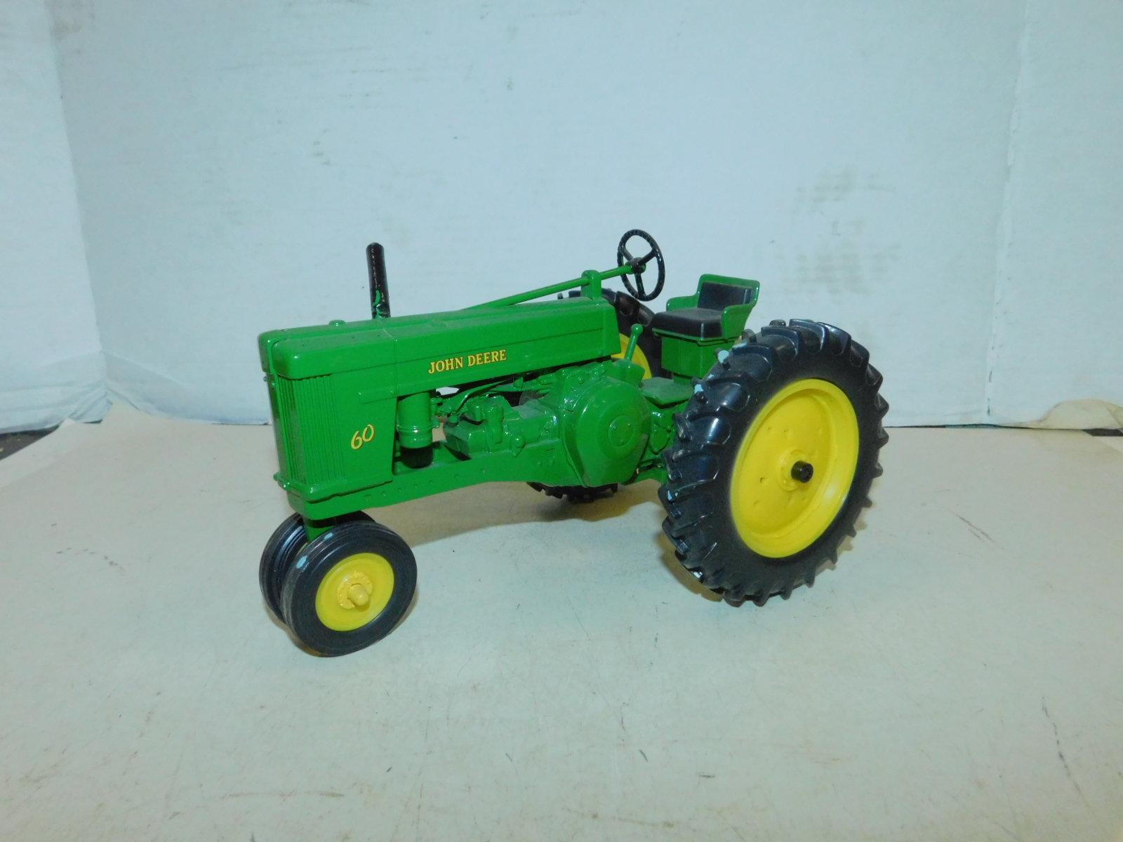 ERTL 1/16 JOHN DEERE 60 TRACTOR