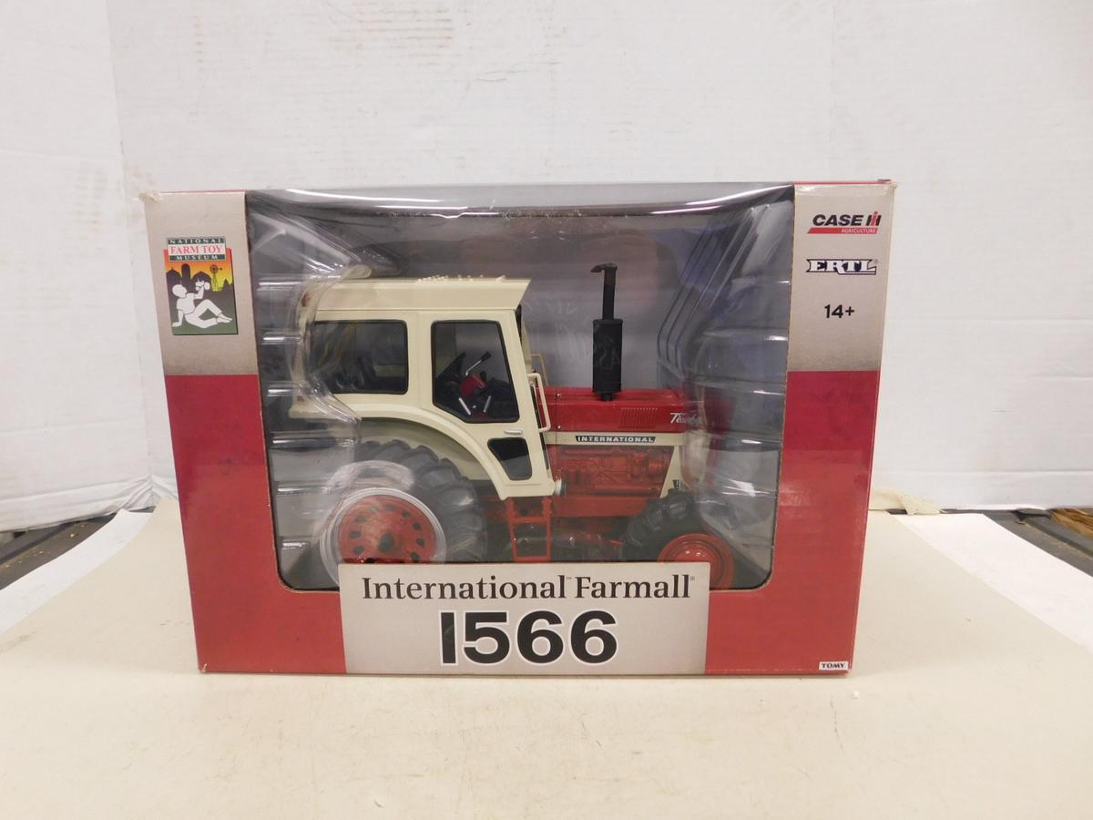 ERTL 1/16 INTERNATIONAL FARMALL 1566 MFWD W/ BOX