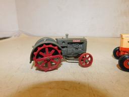 ERTL 1/32 CASE 800 DIESEL & CASE TRACTOR ON STEEL