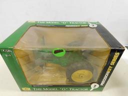 ERTL PRECISION KEY SERIES 1/16 JOHN DEERE MODEL "G" TRACTOR W/ BOX