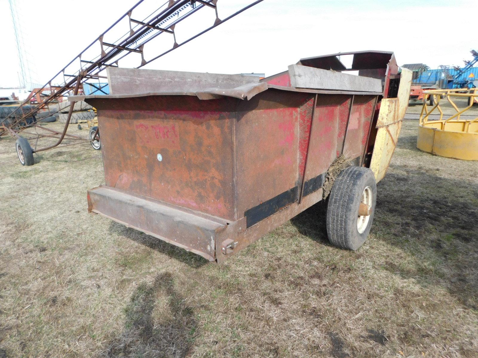 FEEDER WAGON W/ AVERY WEIGH-TRONIX MODEL 640 SCALE