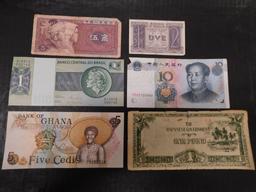 LOT OF ASSORTED FOREIGN BILLS