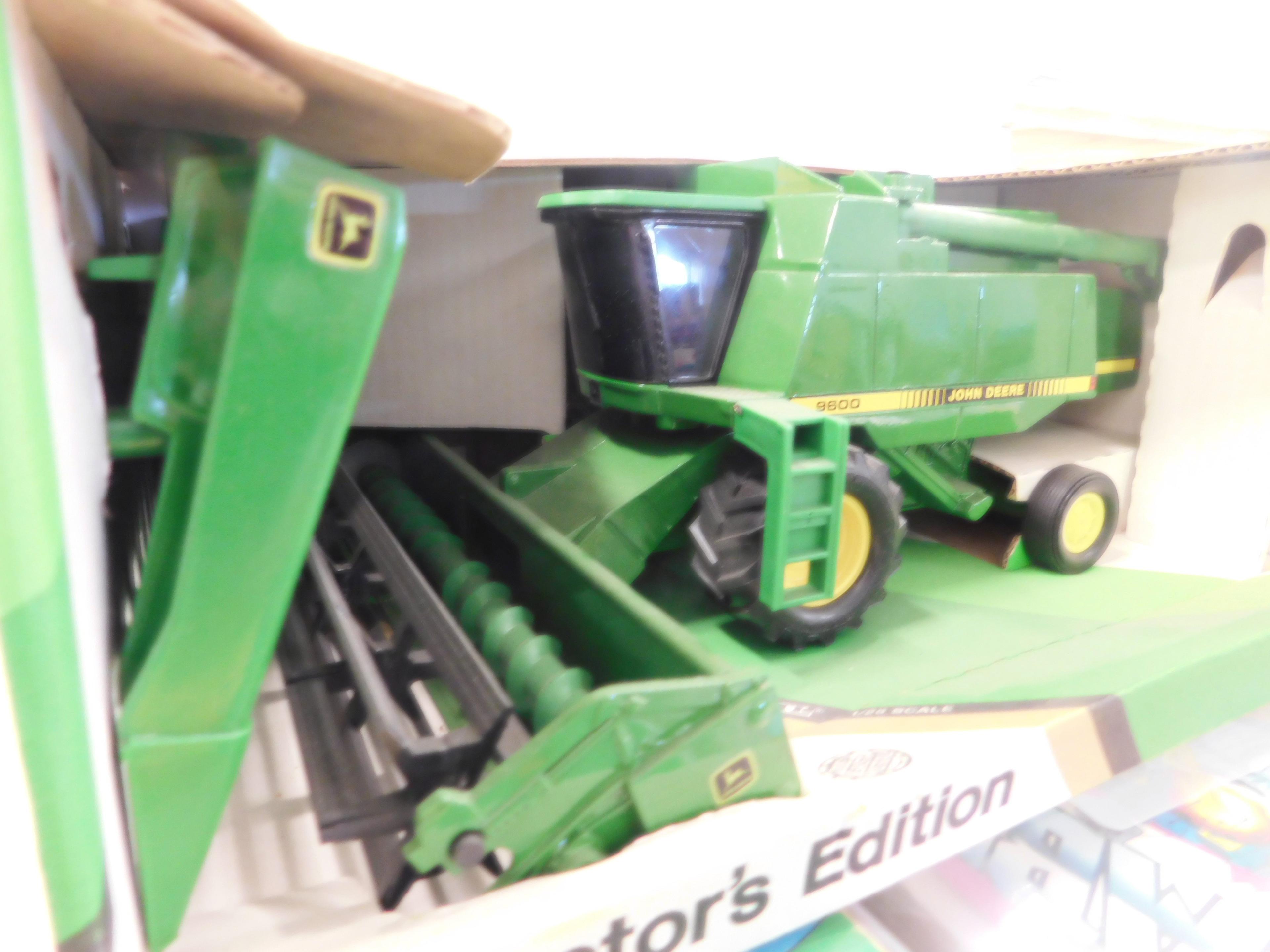 1989 ERTL  1/28 SCALE  JOHN DEERE 9600 COMBINE