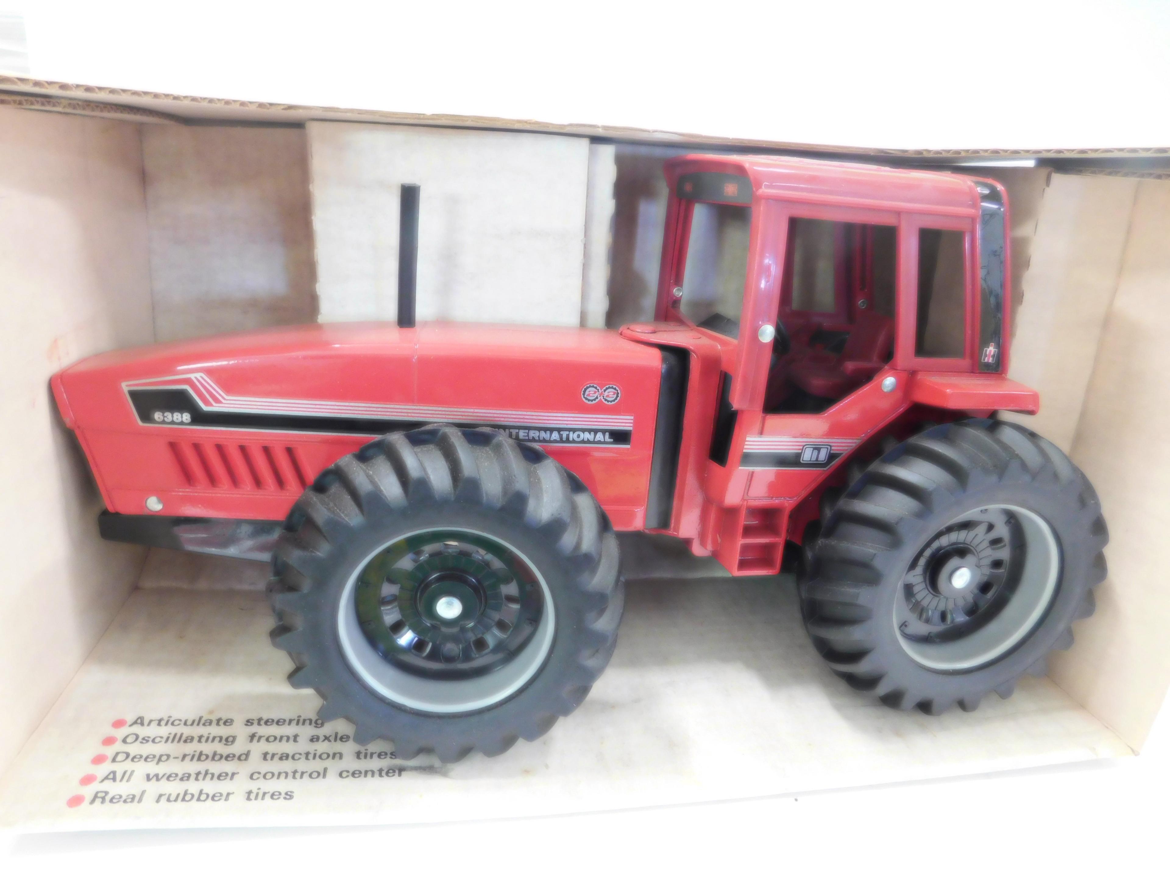 ERTL 1/16 SCALE INTERNATIONAL 6388  2+2 TRACTOR