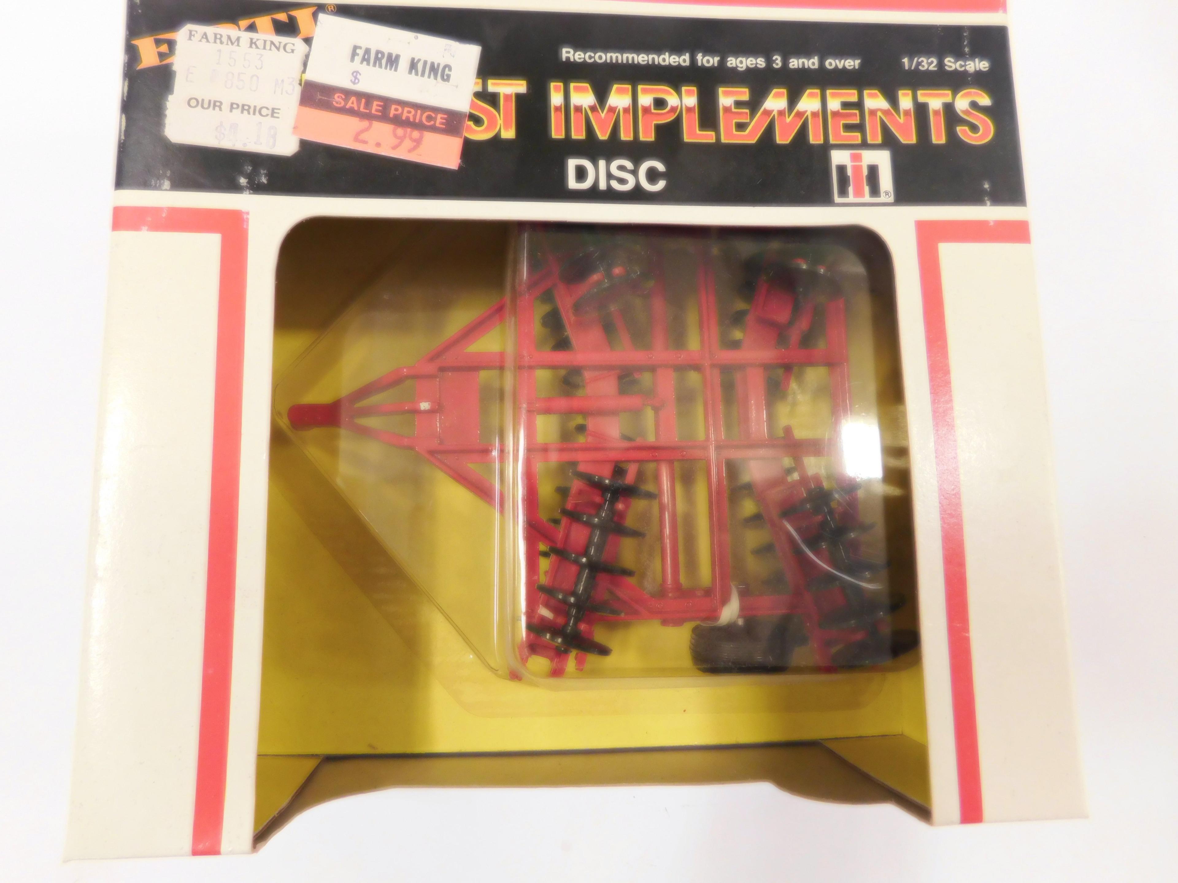 (2) ERTL 1/32 SCALE IH DIE CAST FARM IMPLEMENTS