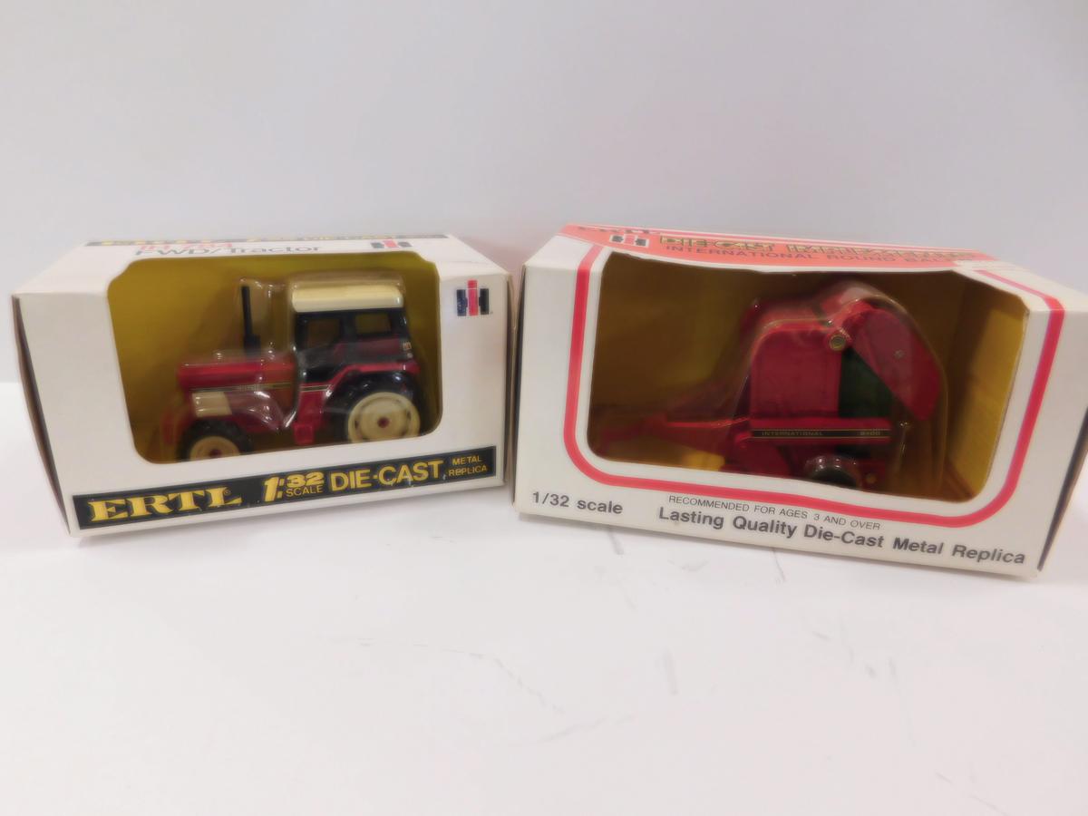 ERTL 1/32 SCALE IH 784 FWD/ TRACTOR & ROUND BALER