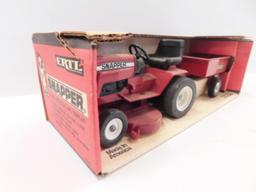 1988 ERTL 1/12 SCALE SNAPPER LAWN TRACTOR & TRAILER