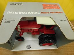 1991 ERTL 1/16 SCALE INTERNATIONAL HYDRO 100 ROPS TRACTOR