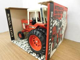 ERTL 1/16 SCALE INTERNATIONAL 1586 TRACTOR WITH CAB