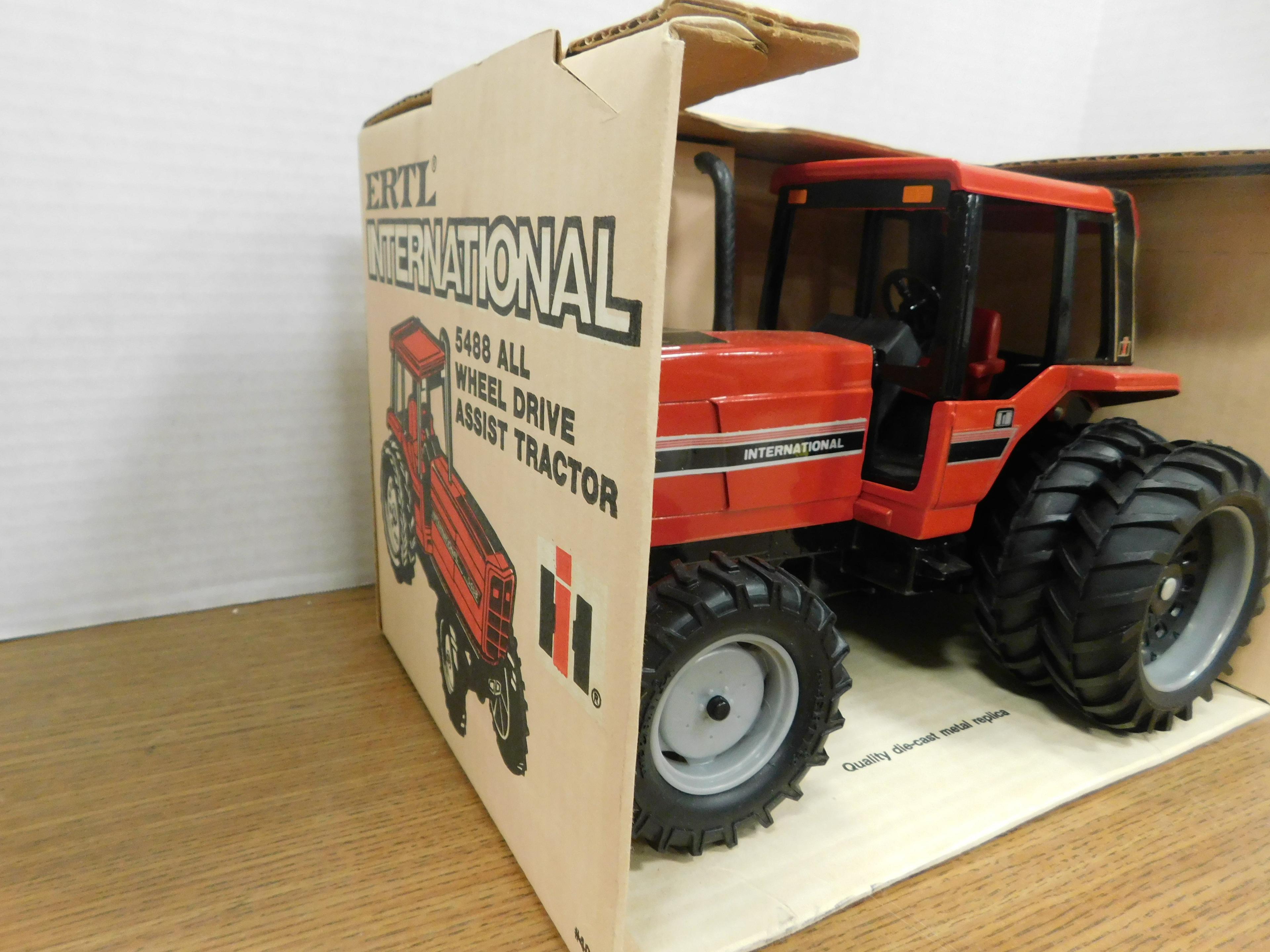 ERTL 1/16 SCALE INTERNATIONAL 5488 ALL WHEEL DRIVE ASSIST TRACTOR