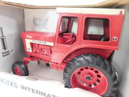 1990 ERTL 1/16 SCALE INTERNATIONAL 1466 TURBO TRACTOR