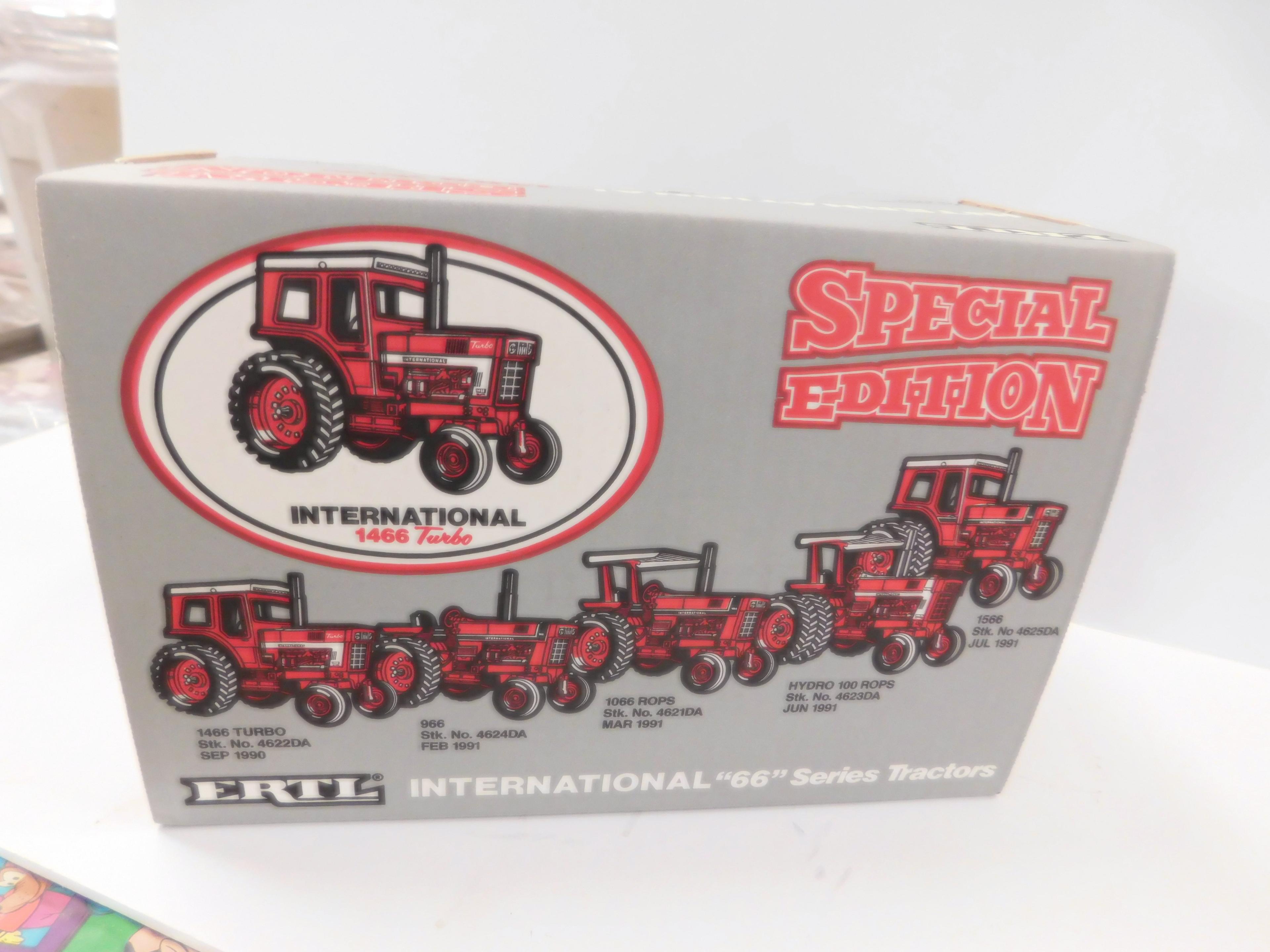 1990 ERTL 1/16 SCALE INTERNATIONAL 1466 TURBO TRACTOR