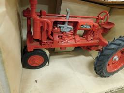 ERTL 1/16 FARMALL F-20 TRACTOR