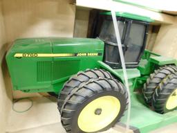 ERTL 1/16 JOHN DEERE 4 WHEEL DRIVE TRACTOR