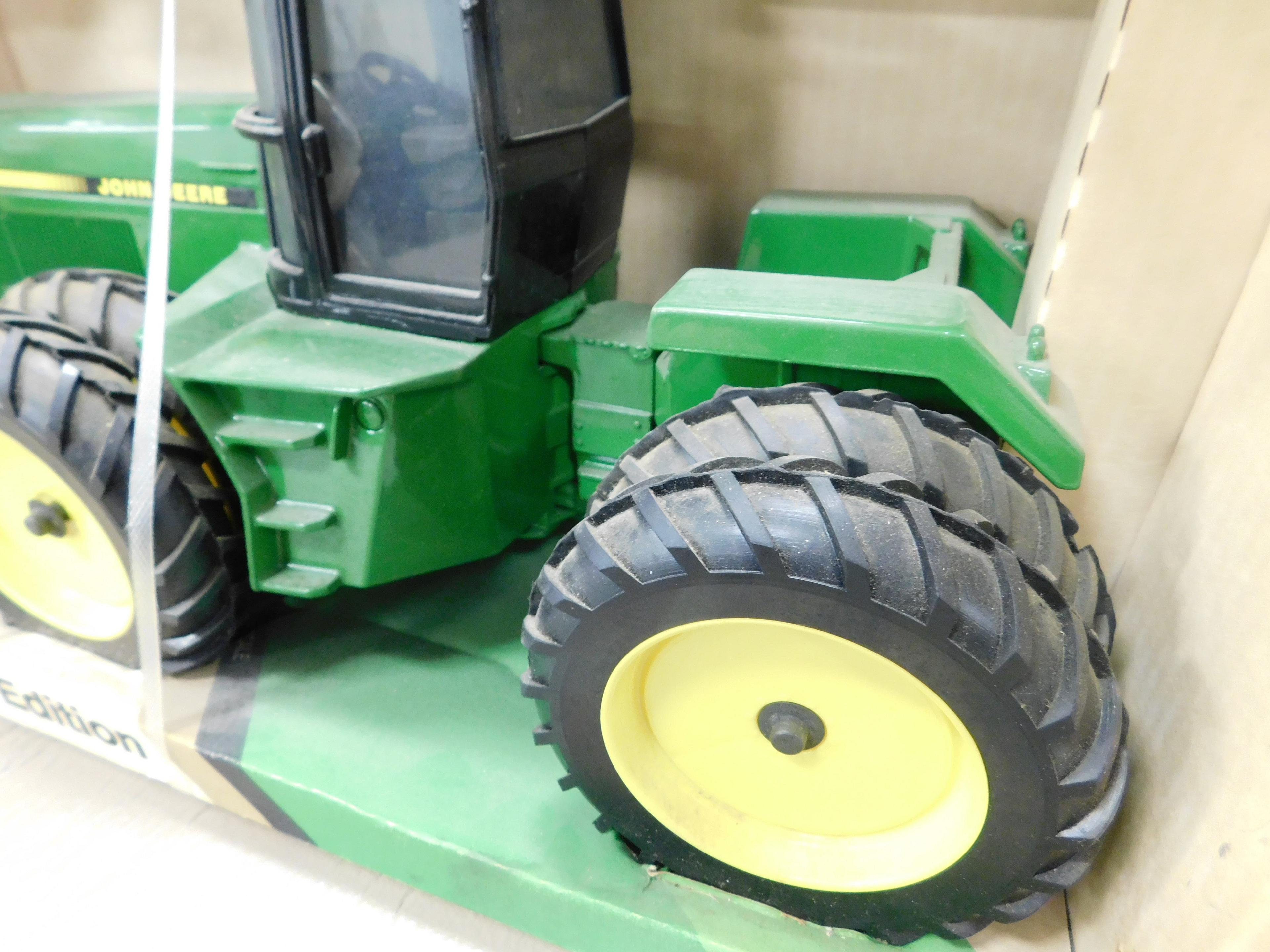 ERTL 1/16 JOHN DEERE 4 WHEEL DRIVE TRACTOR