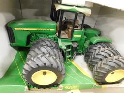 ERTL 1/16 JOHN DEERE 9200 TRACTOR