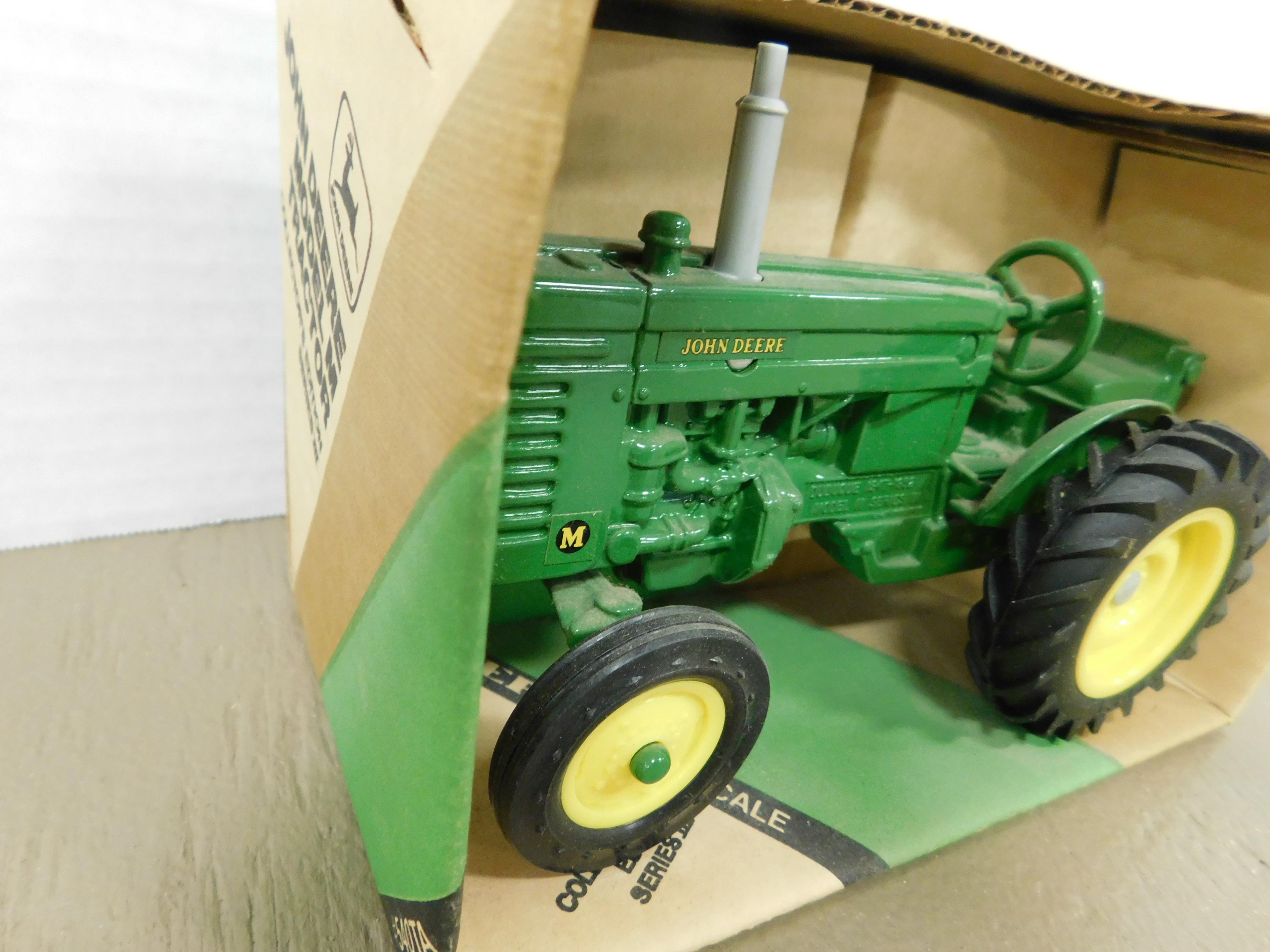 ERTL 1/16 JOHN DEERE MODEL M TRACTOR