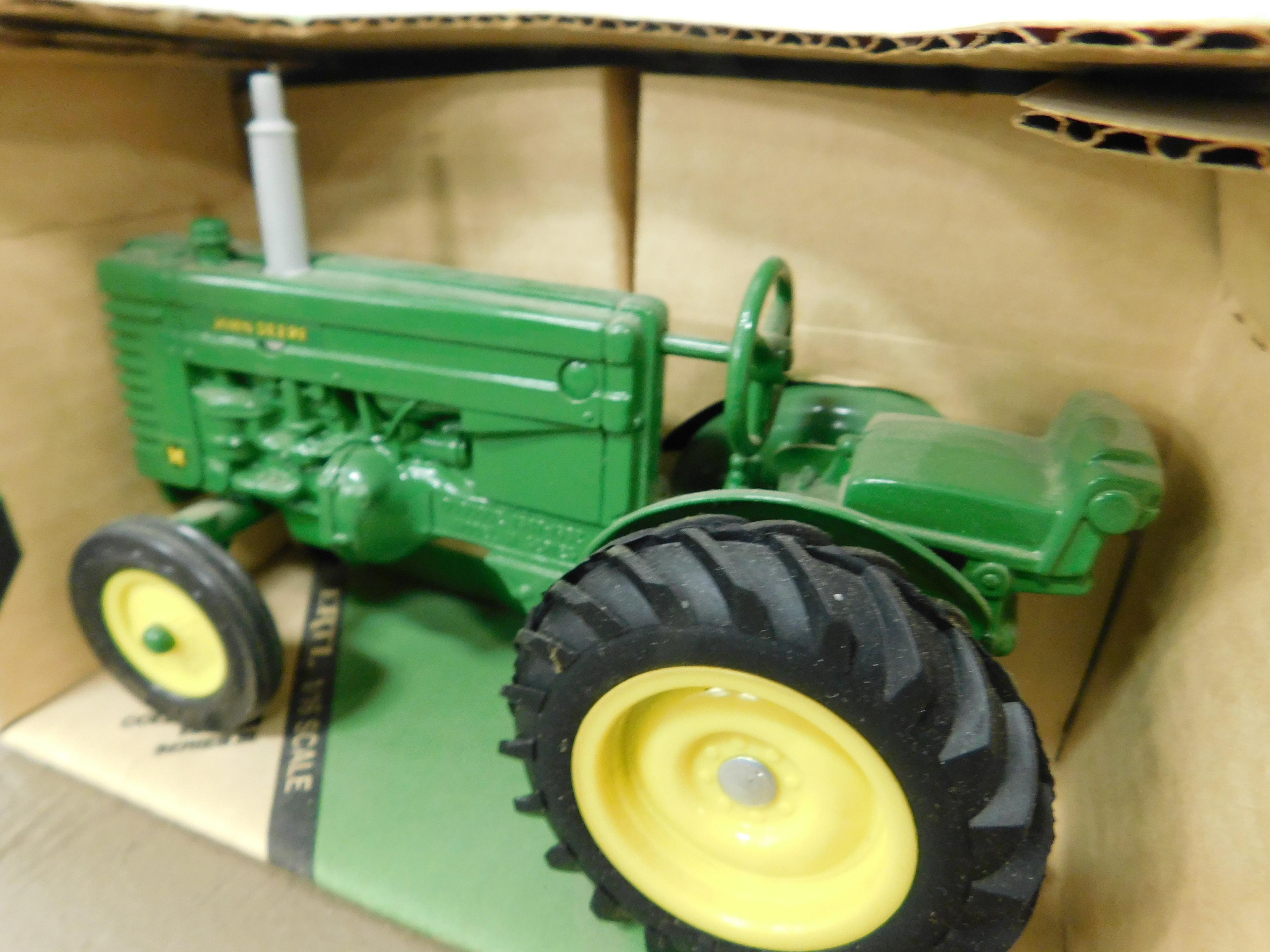 ERTL 1/16 JOHN DEERE MODEL M TRACTOR