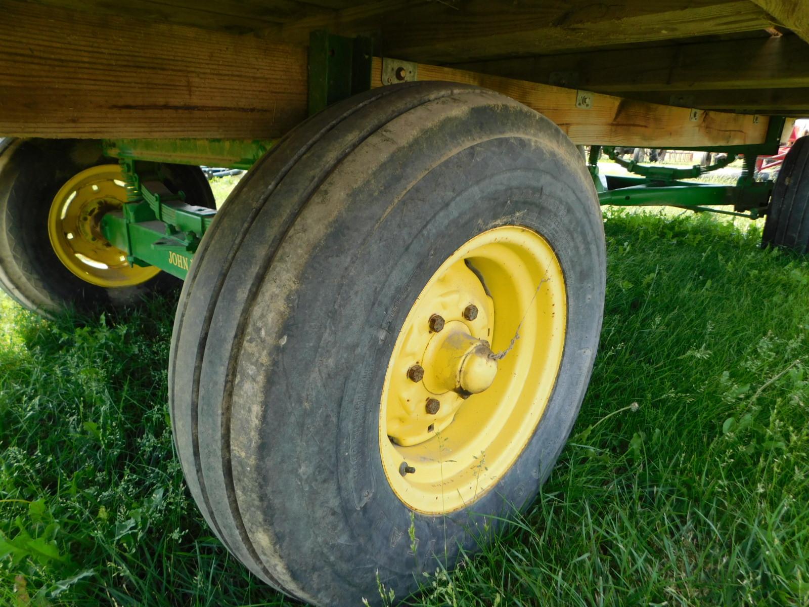 7.5 X 14 HAY RACK ON JOHN DEERE GEAR W/ SUSPENSION