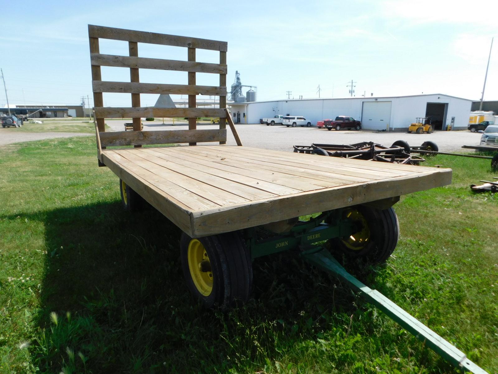 7.5 X 14 HAY RACK ON JOHN DEERE GEAR W/ SUSPENSION