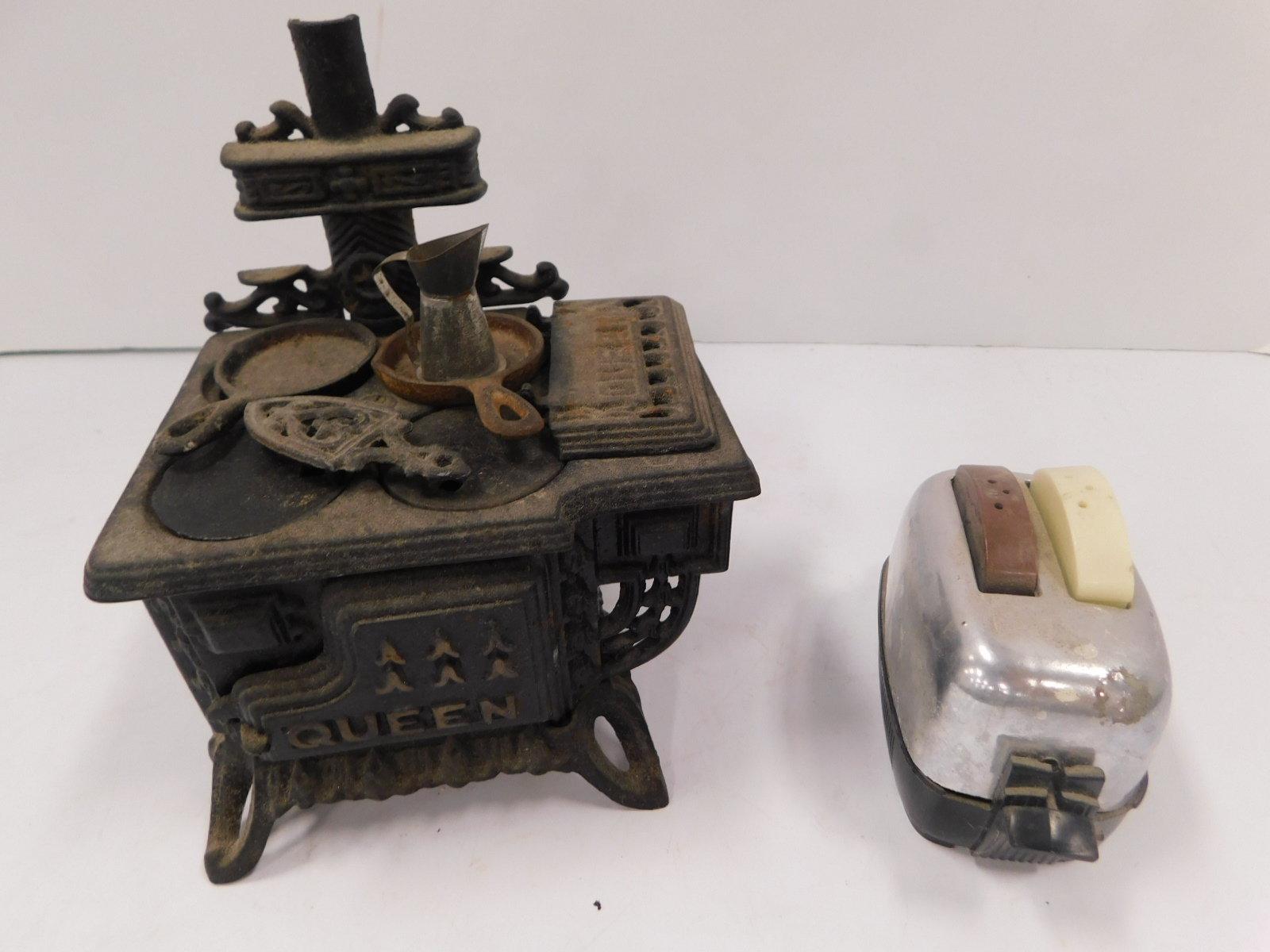 VINTAGE CHILDRENS STOVE AND TOASTER