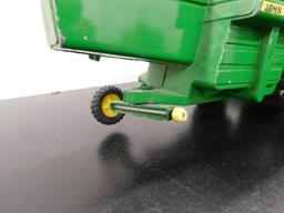 1/28 ERTL JOHN DEERE 6600 COMBINE W/ CUSTOM 8 ROW CORN HEAD