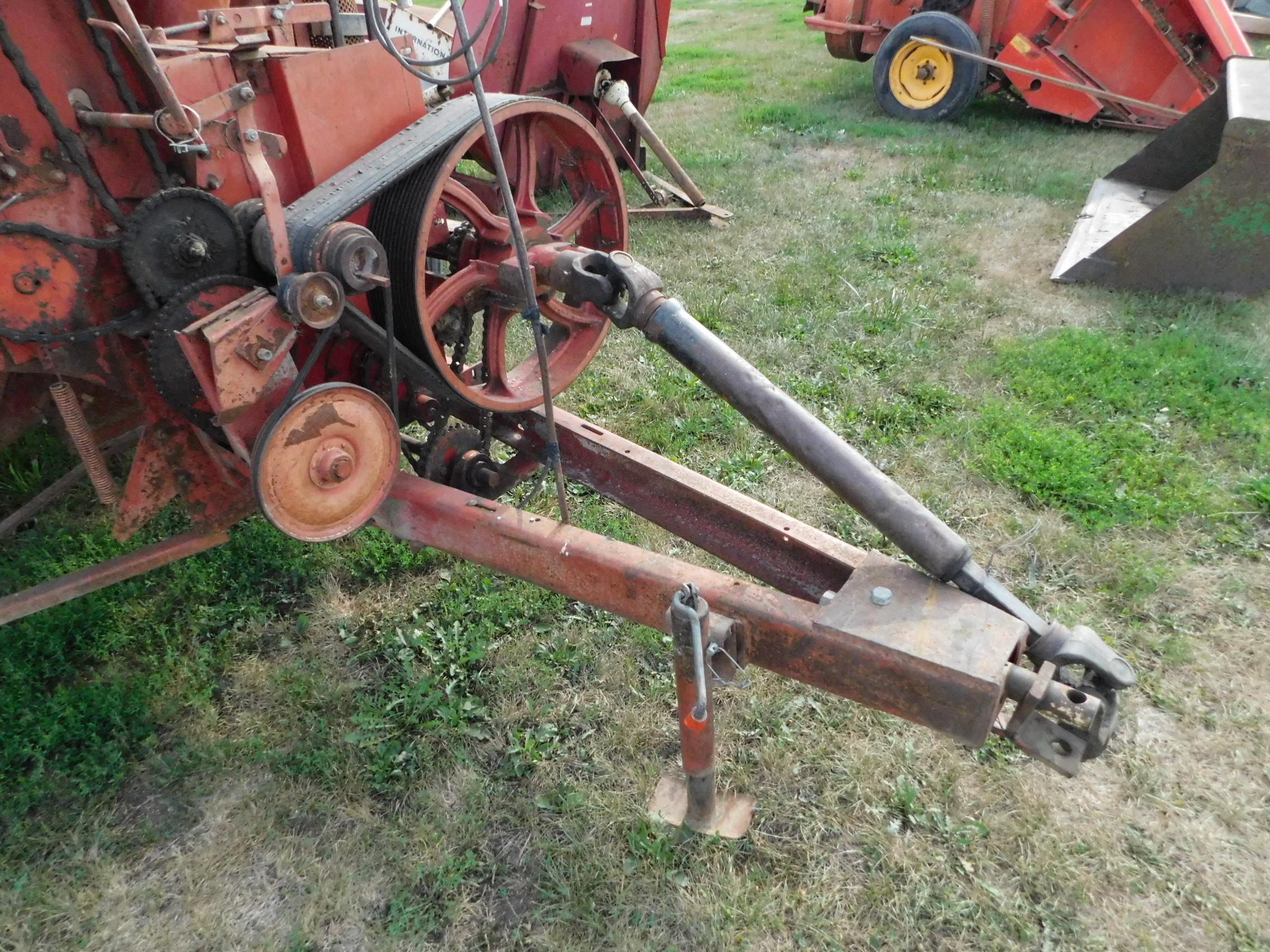 IH 1250 GRINDER MIXER W/ SIDE TABLE, FEED ROLLER & SCALE