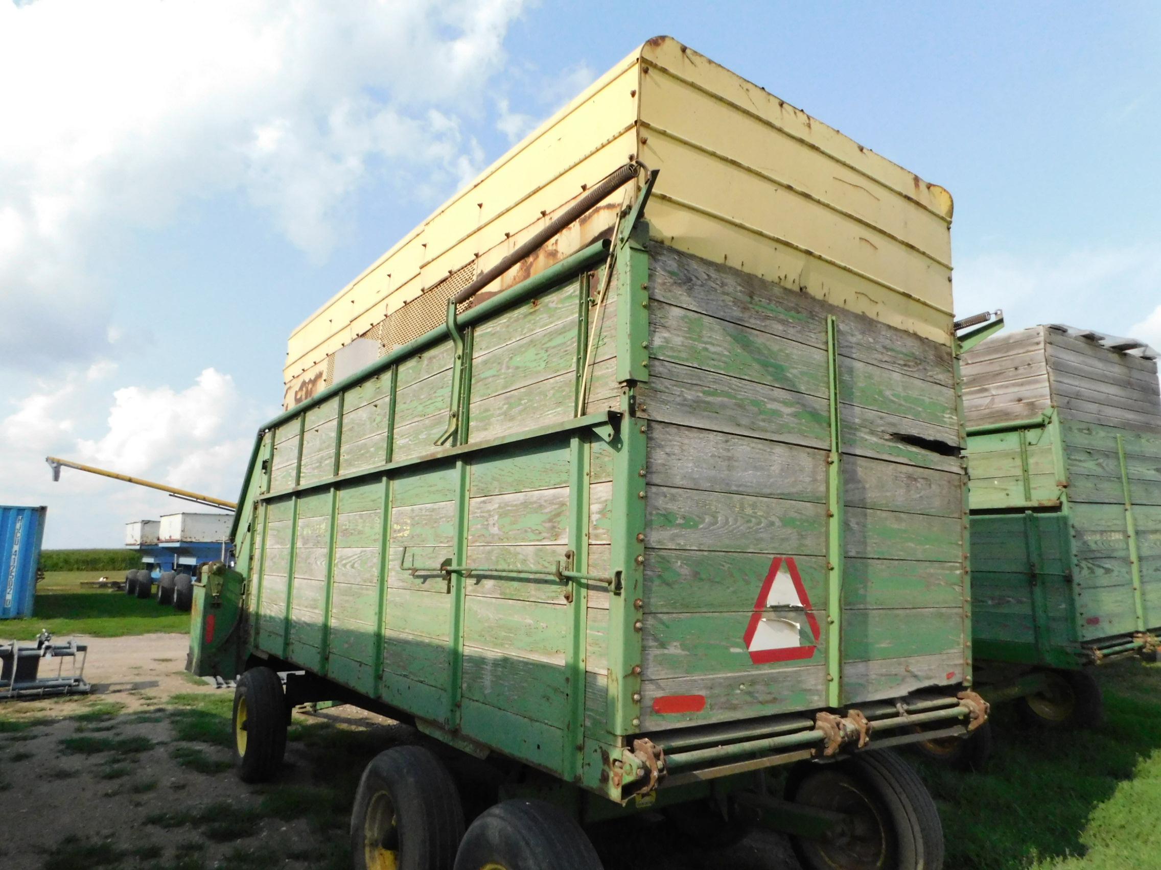 JOHN DEERE 125 CHUCK WAGON ON 1275 TANDEM GEAR