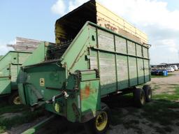 JOHN DEERE 125 CHUCK WAGON ON 1275 TANDEM GEAR