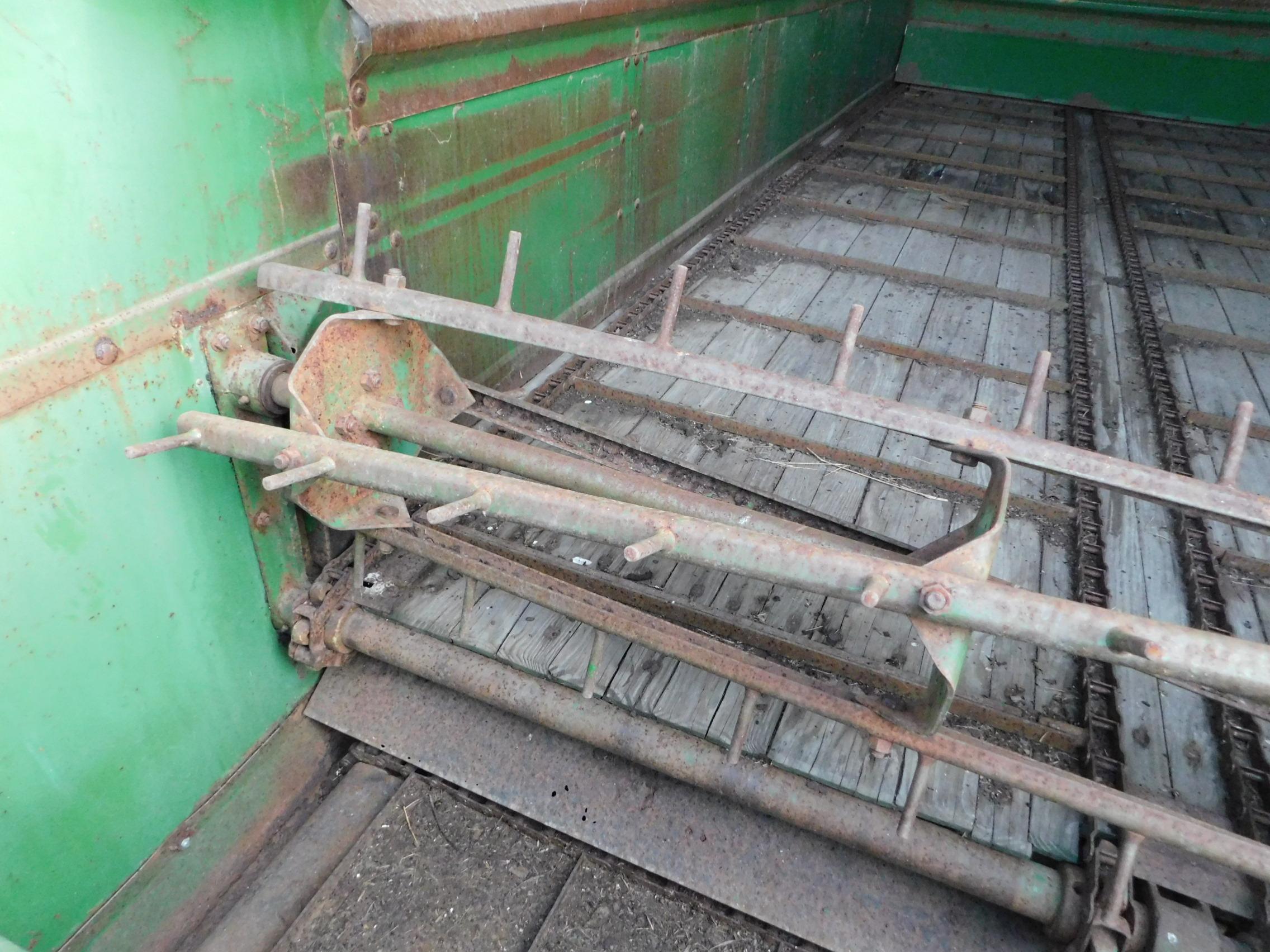 JOHN DEERE 716 SILAGE WAGON ON 1275 GEAR