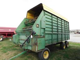 JOHN DEERE 716 SILAGE WAGON ON 1275 GEAR