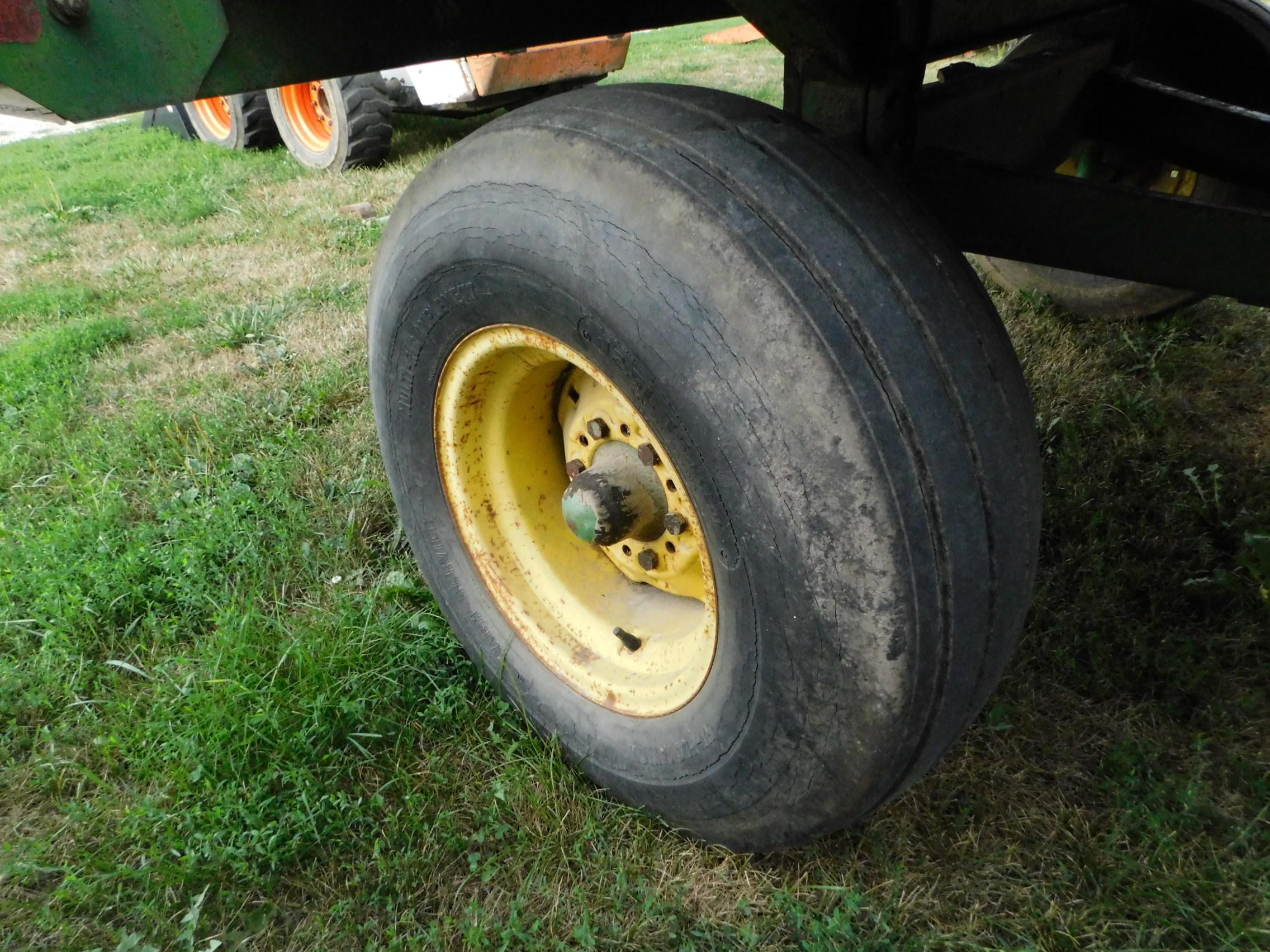 JOHN DEERE 716 SILAGE WAGON ON 1275 GEAR