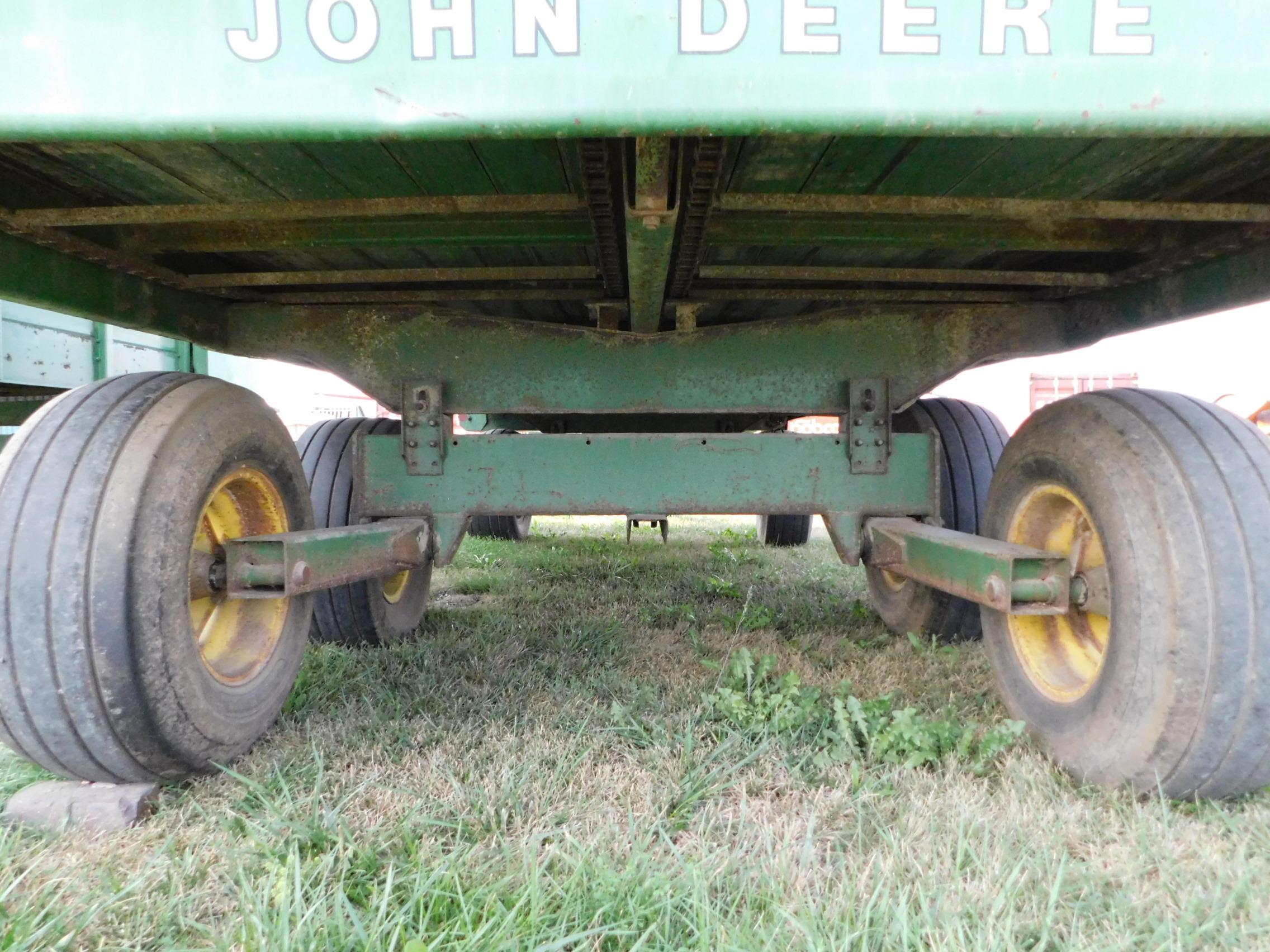 JOHN DEERE 716 SILAGE WAGON ON 1275 GEAR