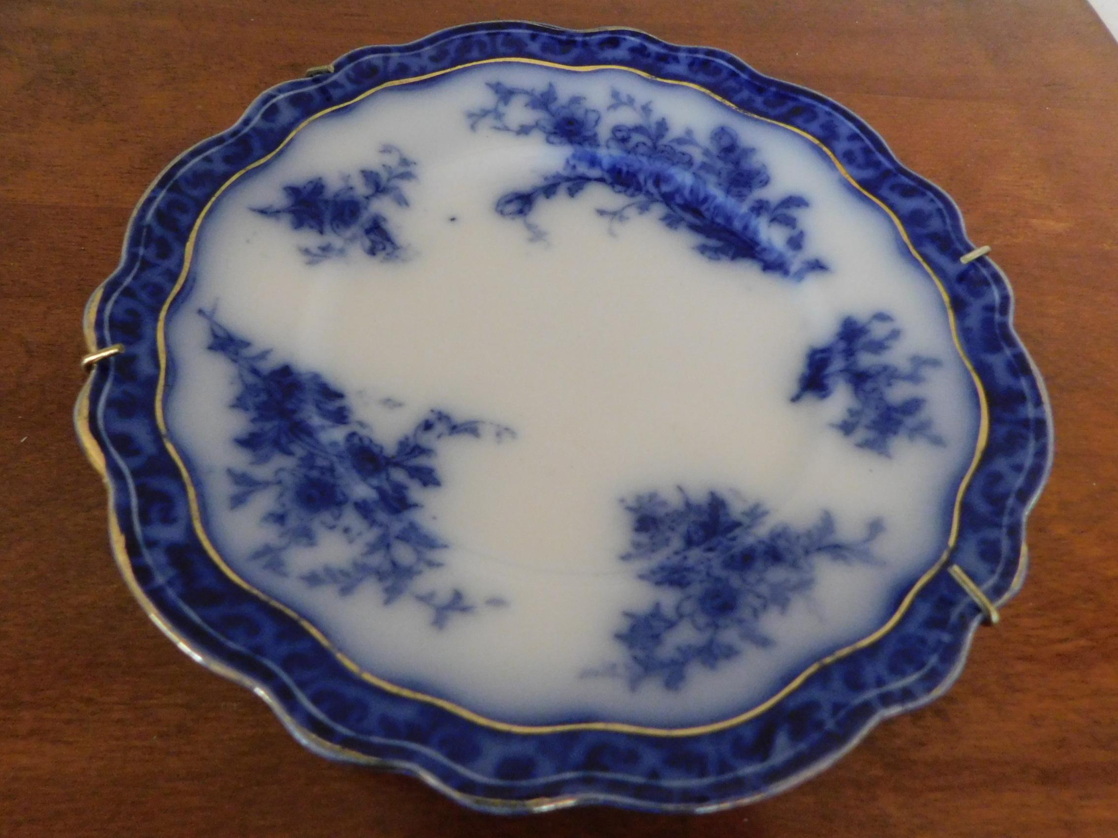 FLOW BLUE GRAVY BOAT & (2) PLATES