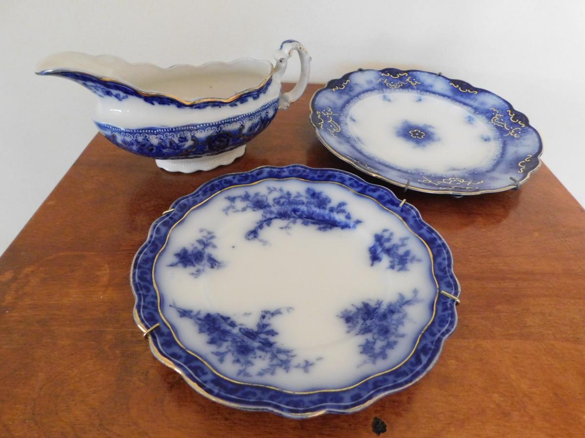 FLOW BLUE GRAVY BOAT & (2) PLATES